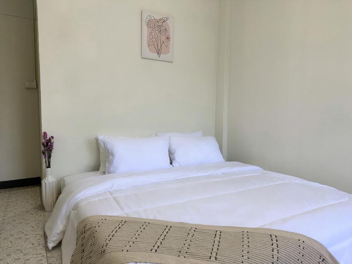 Montana Hotel & Hostel Phuket Karon Exteriör bild