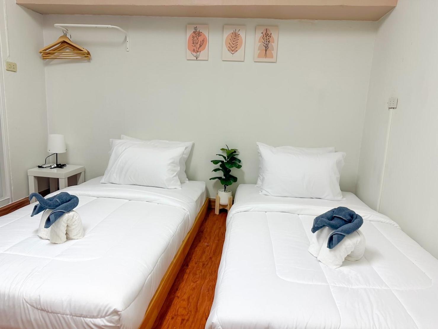 Montana Hotel & Hostel Phuket Karon Exteriör bild