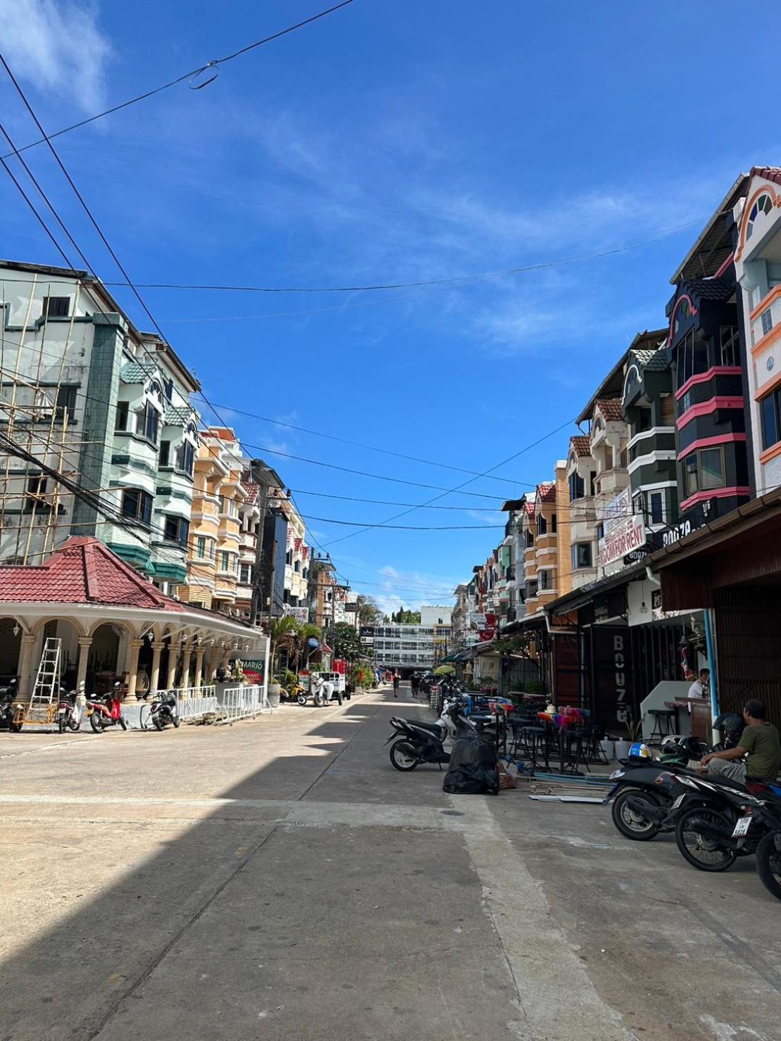 Montana Hotel & Hostel Phuket Karon Exteriör bild