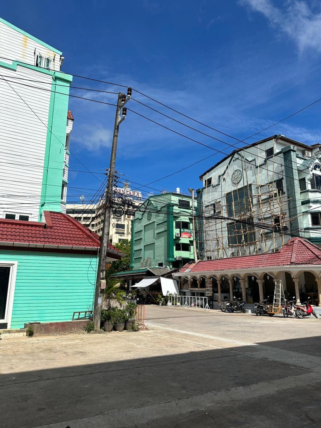 Montana Hotel & Hostel Phuket Karon Exteriör bild