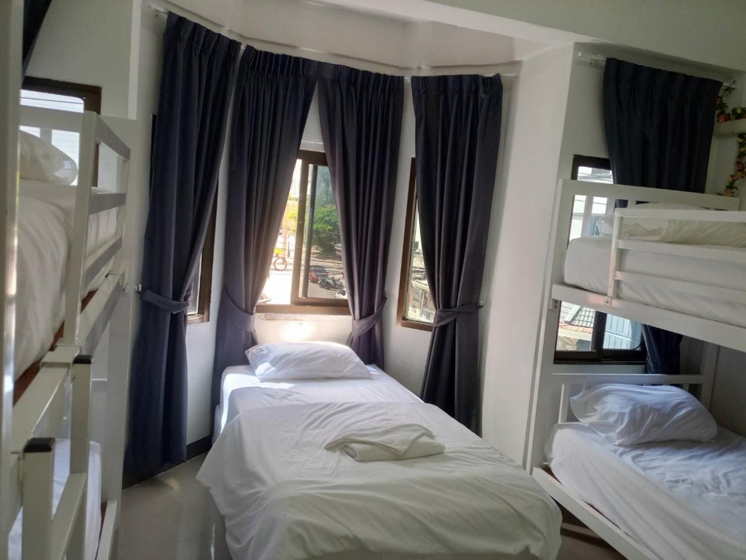 Montana Hotel & Hostel Phuket Karon Exteriör bild